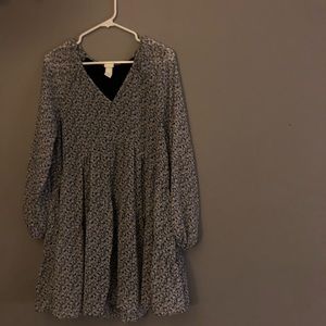 H&M owned, perfect airy dress for the summer!